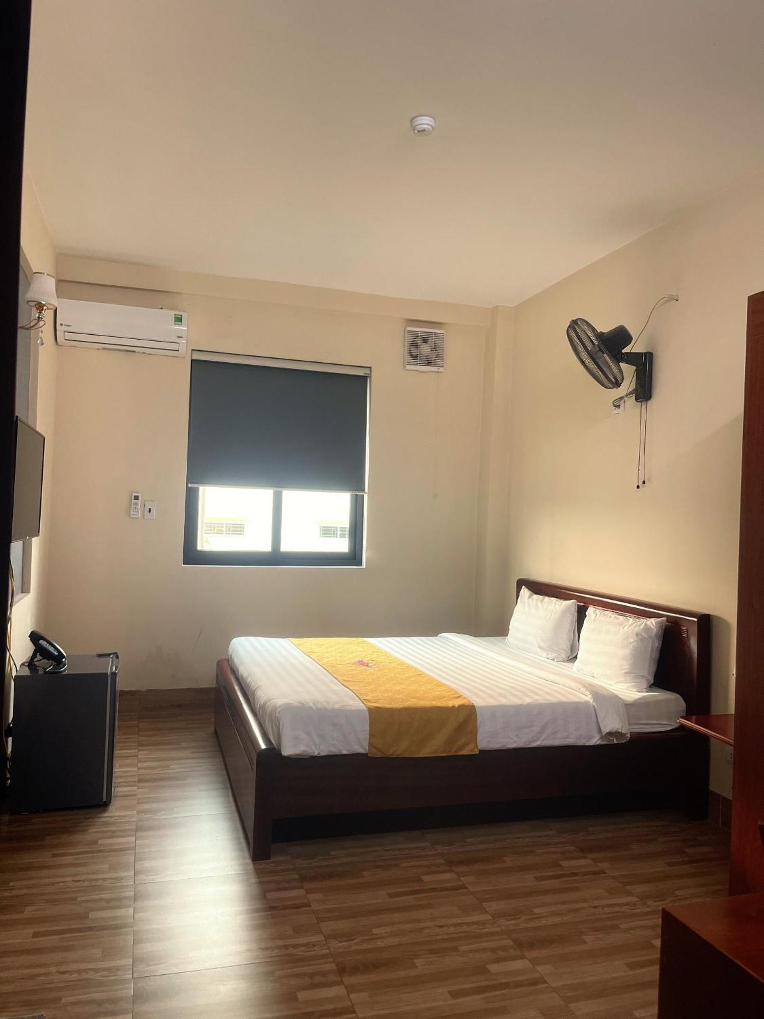 Hotel Khach San Hoa Binh Quang Tri Dong Ha Esterno foto