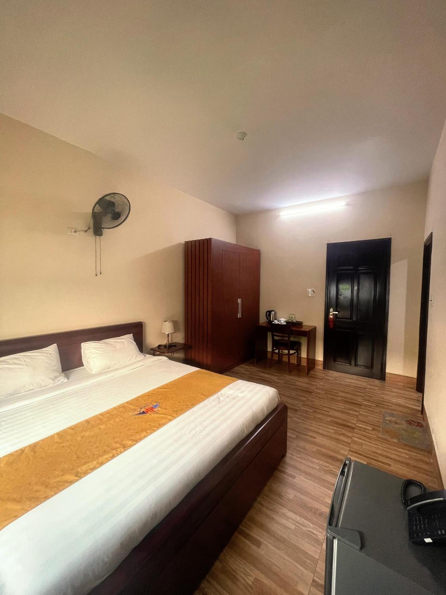 Hotel Khach San Hoa Binh Quang Tri Dong Ha Esterno foto