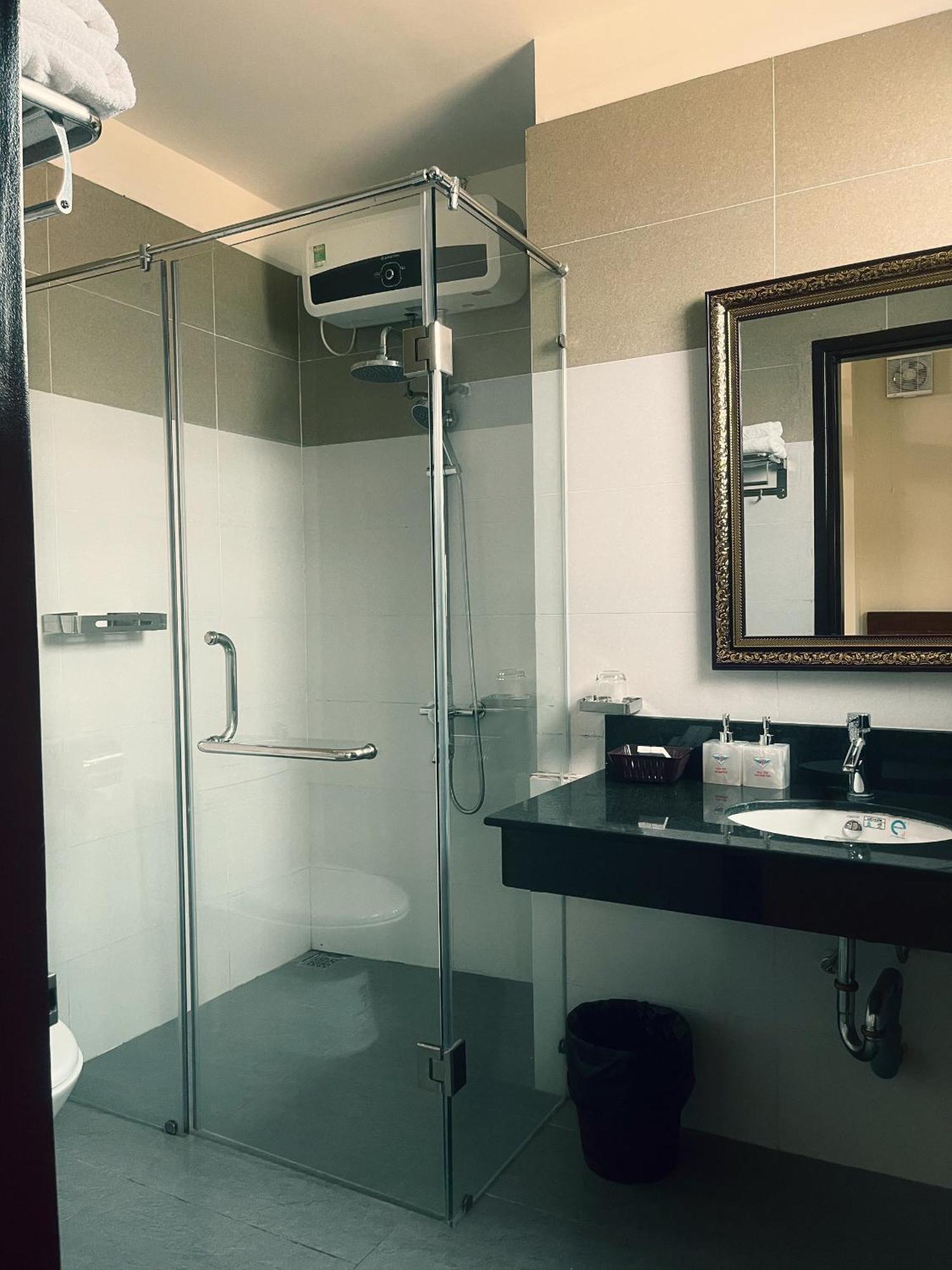 Hotel Khach San Hoa Binh Quang Tri Dong Ha Esterno foto